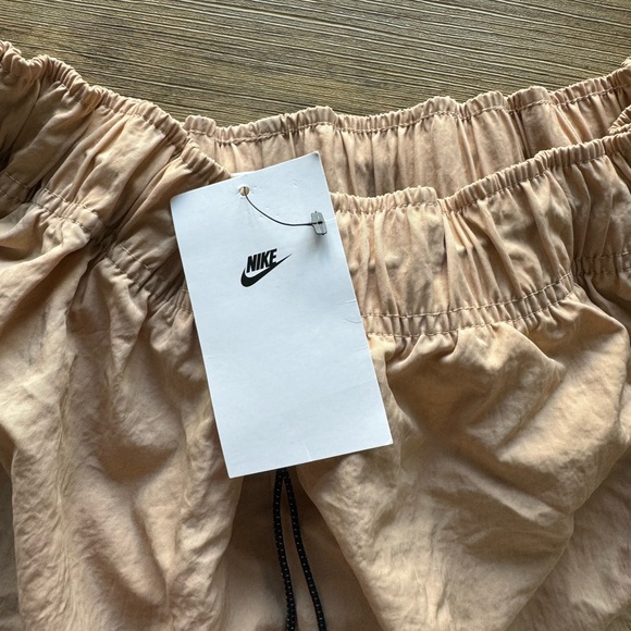 SHORTS NIKE SPORTSWEAR ESSENTIAL WOMEN'S WOVEN HIGH-RISE SHORTS - Picture 12 of 12